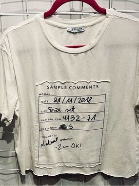 ZARA White Cropped Taw Hem ‘Sample Comments’ Graphic Crewneck T-Shirt